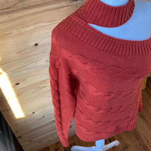 G.I.L.I. Asymmetrical mock neck cable knit sweater. NWT. Open shoulder. - Picture 3 of 9